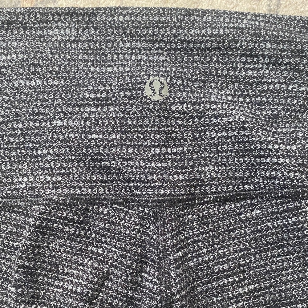 Lululemon Gray Patterned Leggings - Picture 2 of 2